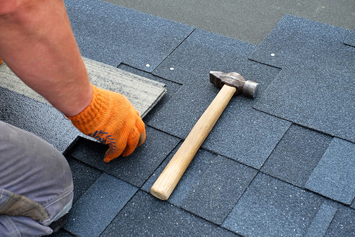 Smart Call Contractors roofer at work